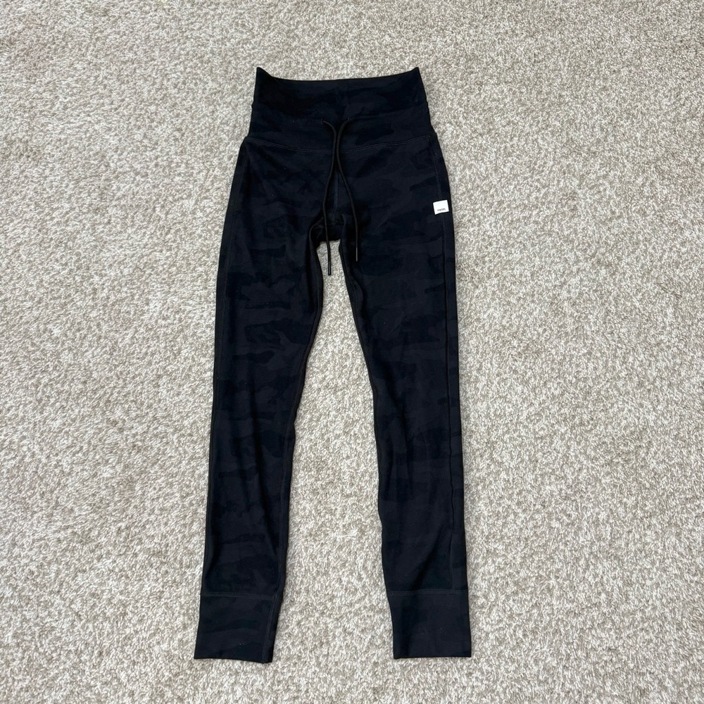 Vuori Women’s Black Camo Everyday Leggings Size XS - Worn Once